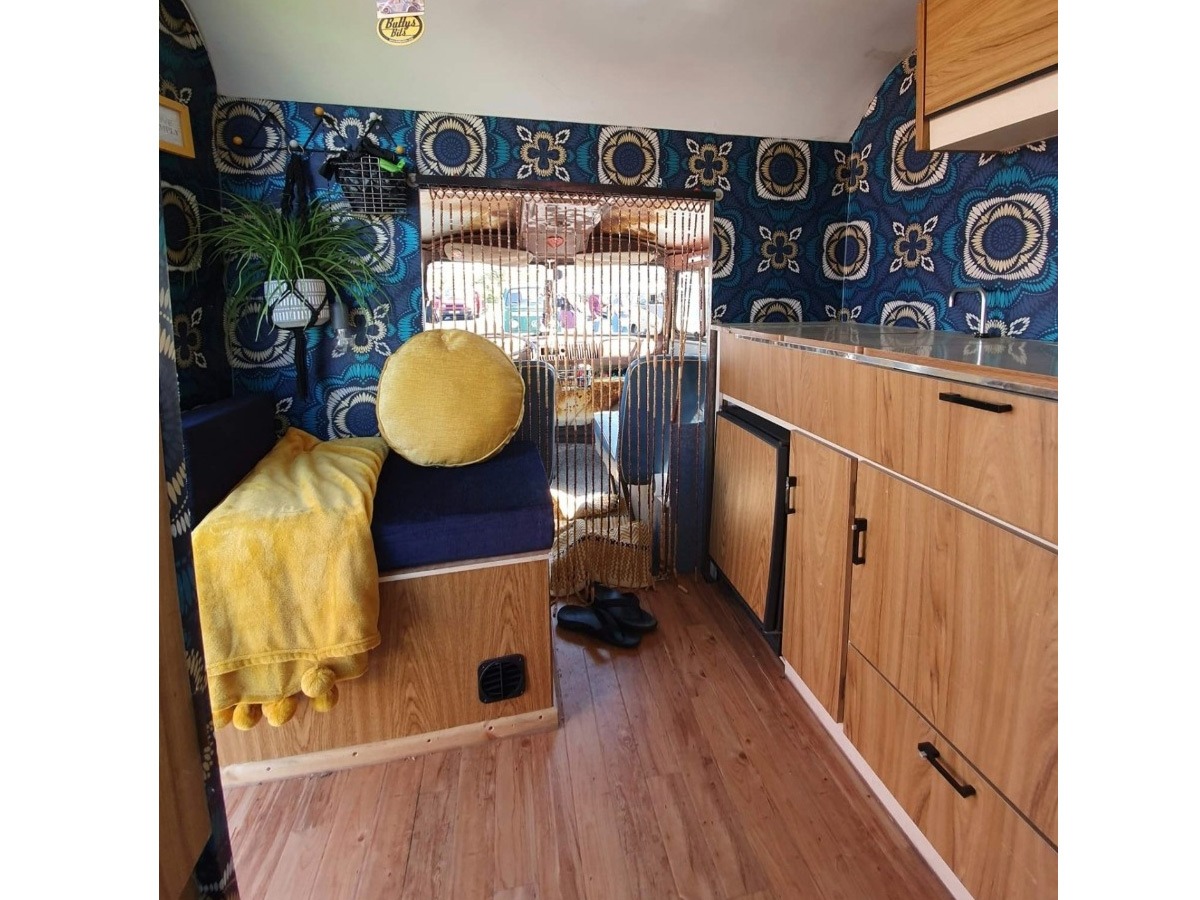 1962 Volkswagen T2 Camper Van / Bus Image 4