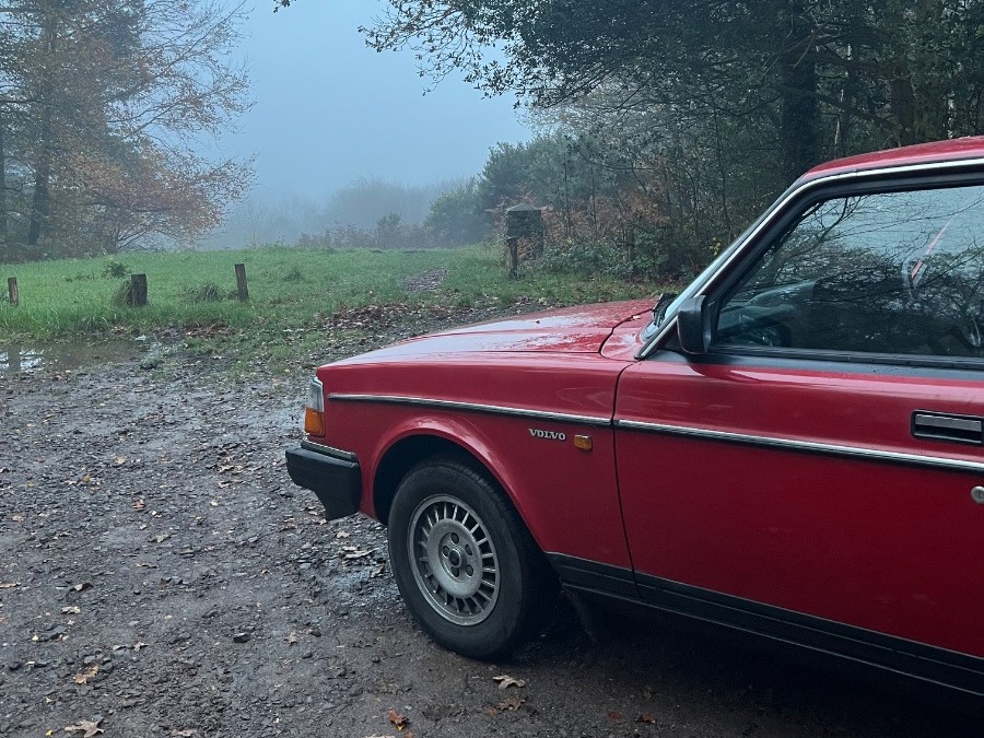 1986 Volvo 240 Image 3