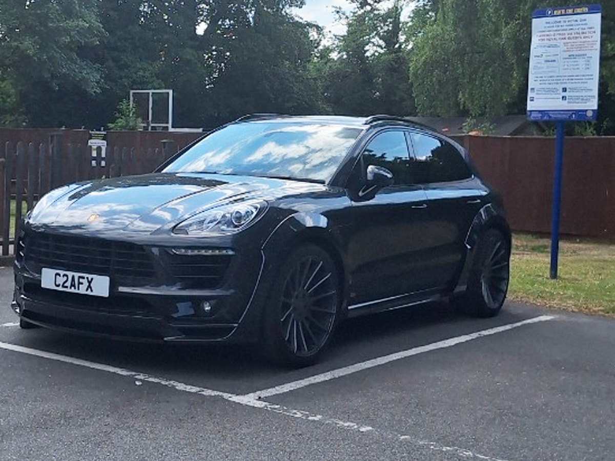 2018 Porsche Macan Image 2