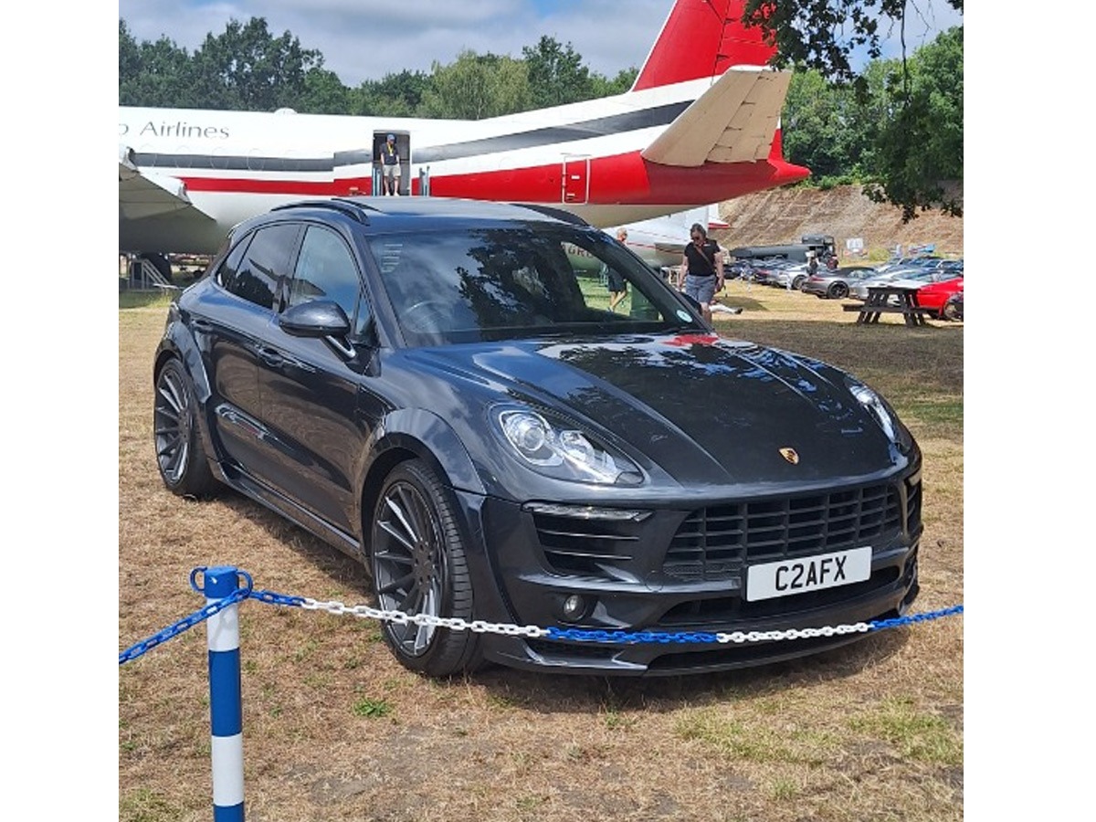 2018 Porsche Macan Image 1