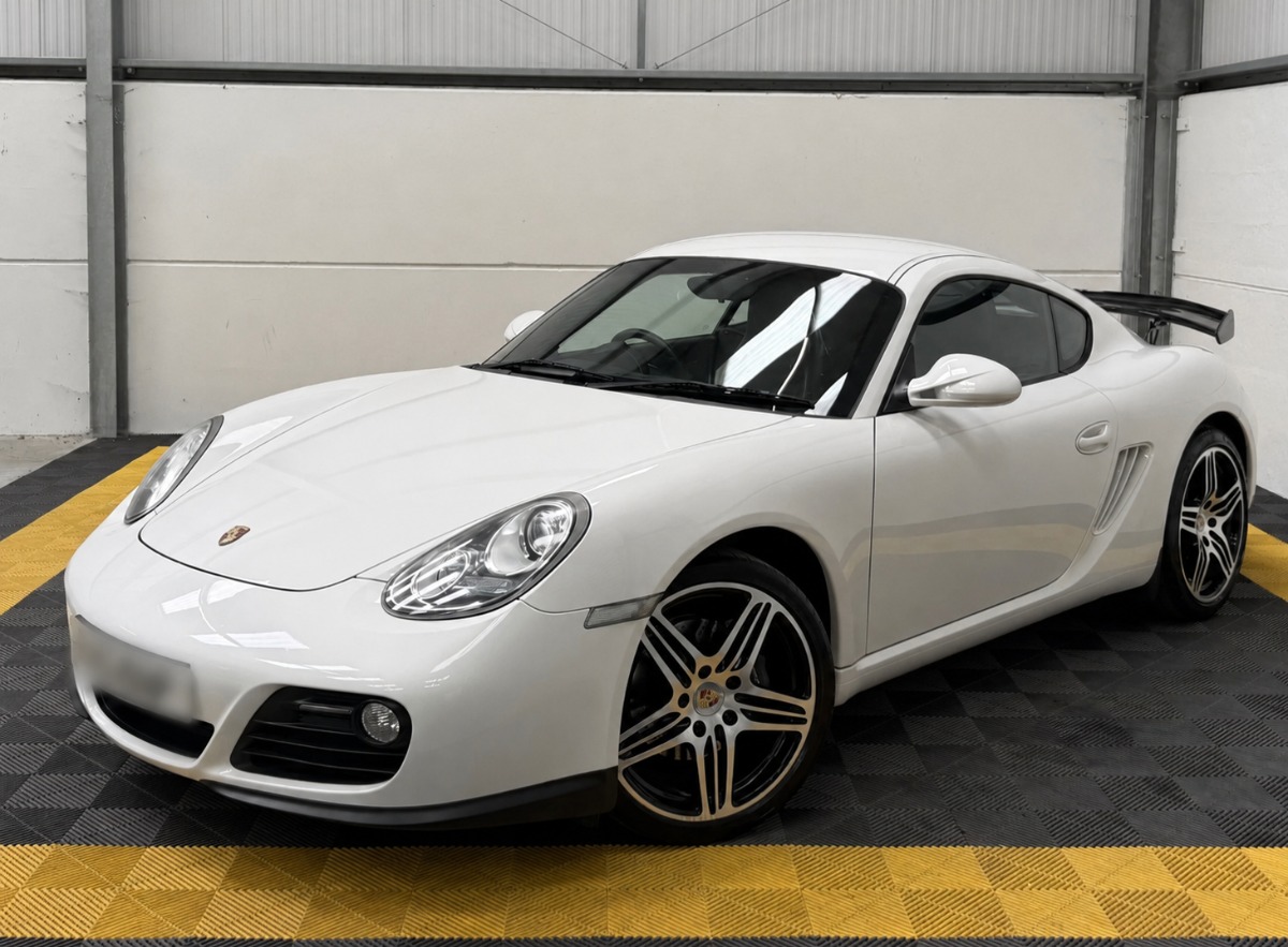 2011 Porsche Cayman Image 1