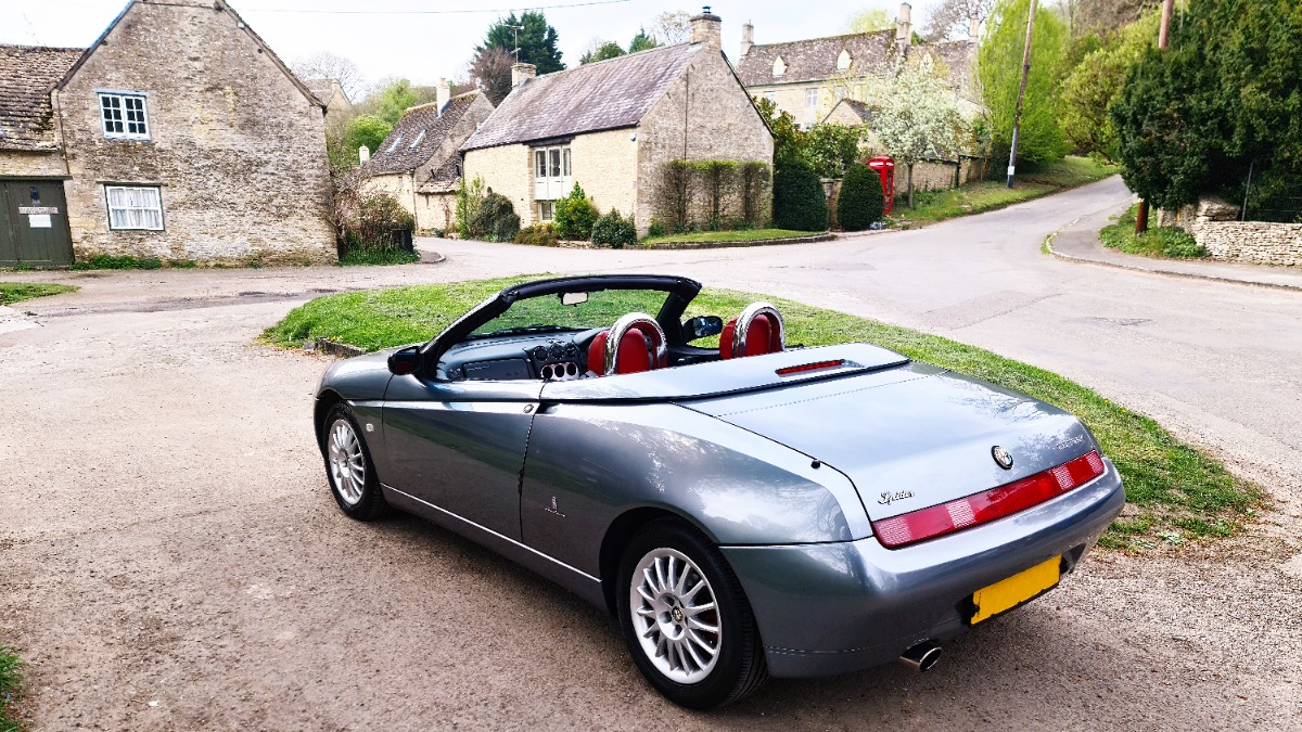 2002 Alfa Romeo Spider Image 3