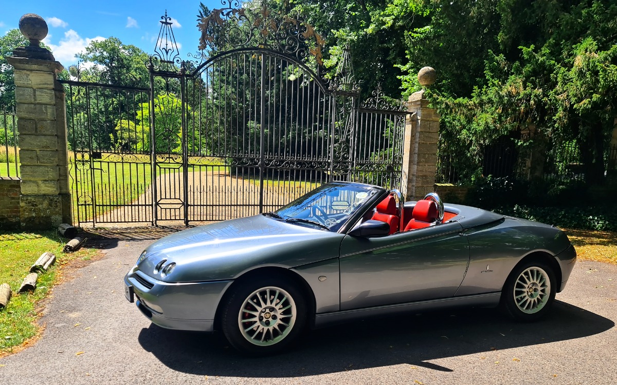 2002 Alfa Romeo Spider Image 1