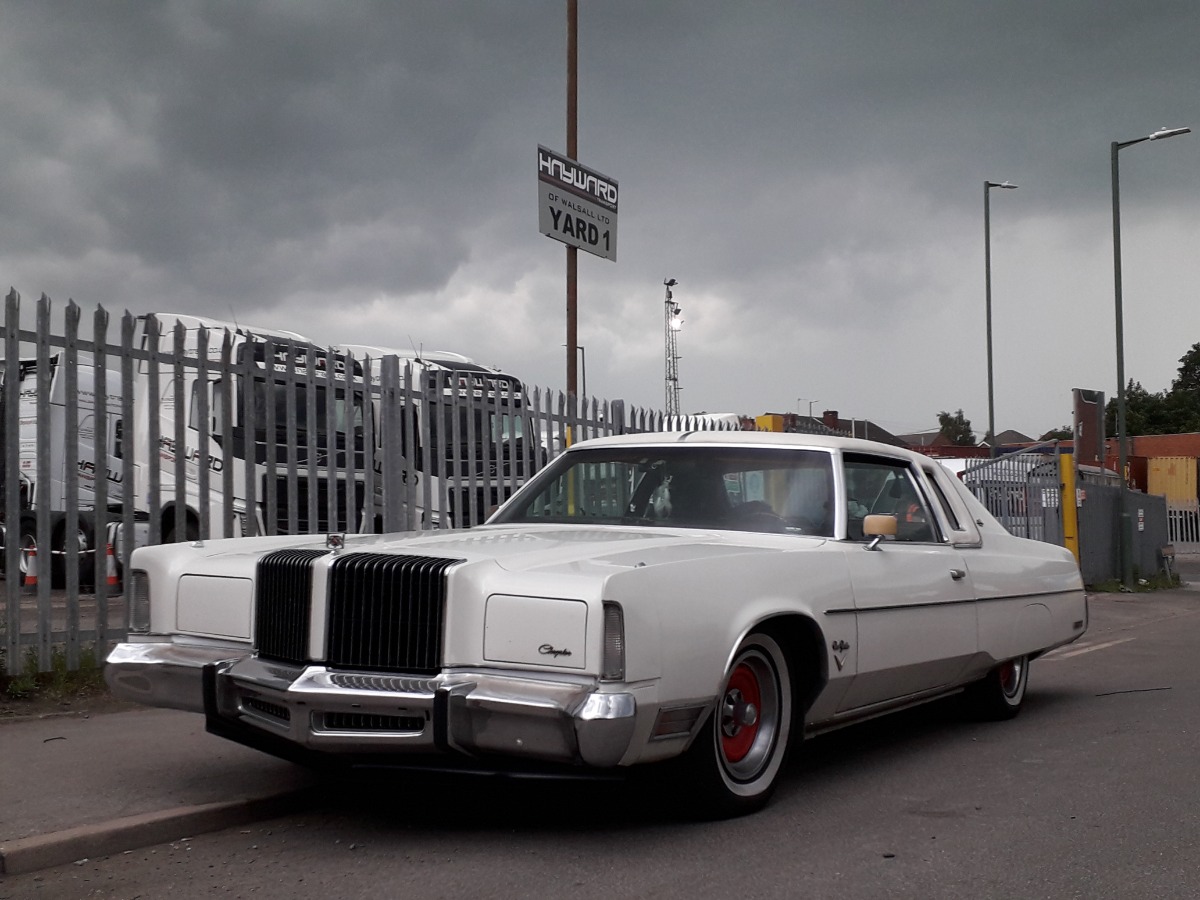 1976 Chrysler New Yorker Image 1