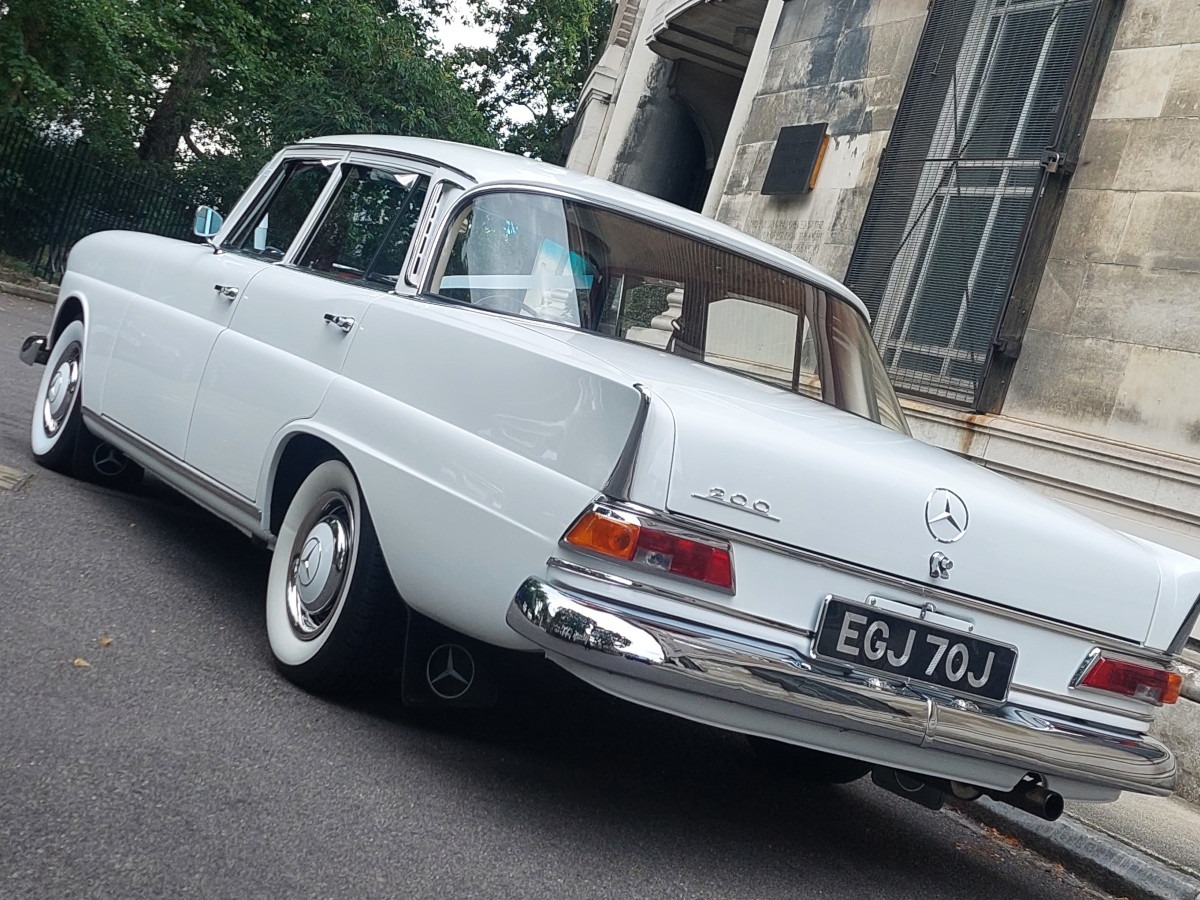 1967 Mercedes-Benz 200 Image 9