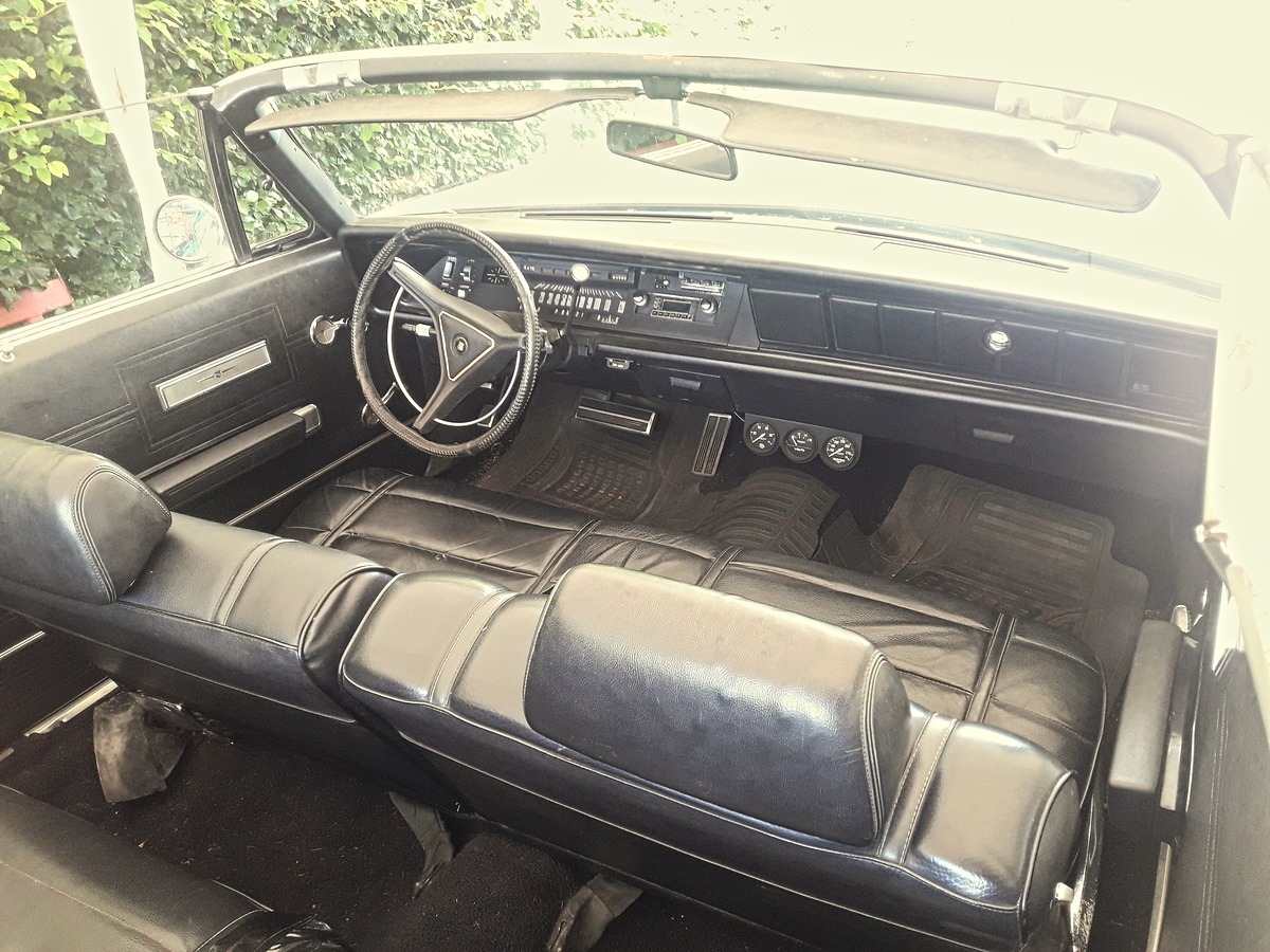 1970 Chrysler Newport Image 2