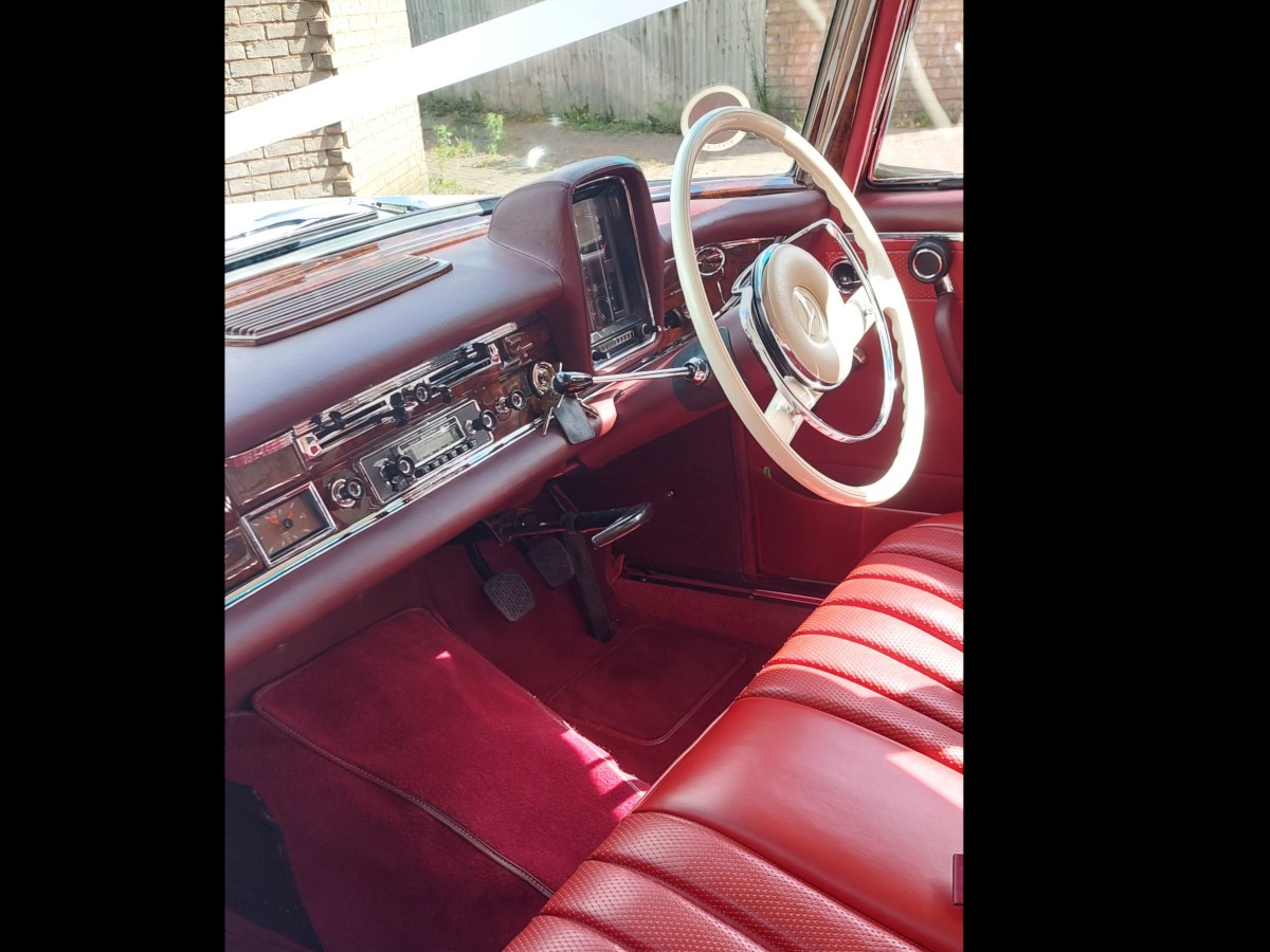 1967 Mercedes-Benz 200 Image 8