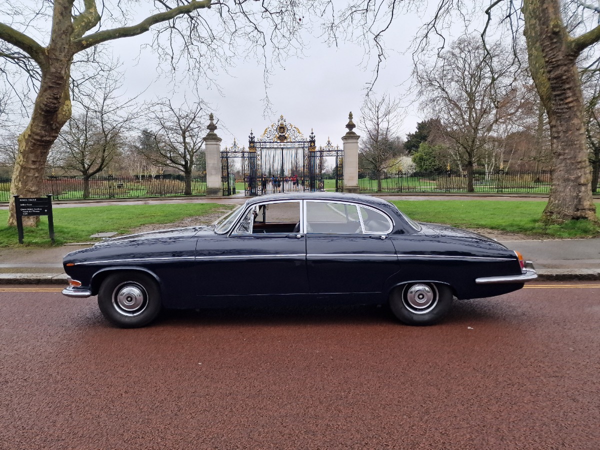 1969 Jaguar MK X Image 1