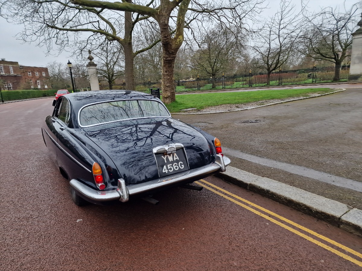 1969 Jaguar MK X Image 3