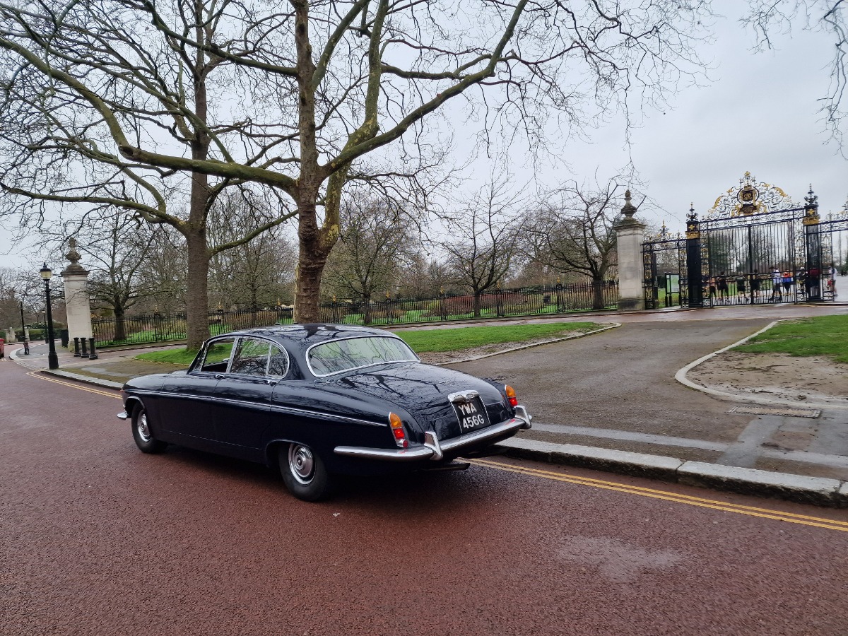 1969 Jaguar MK X Image 6
