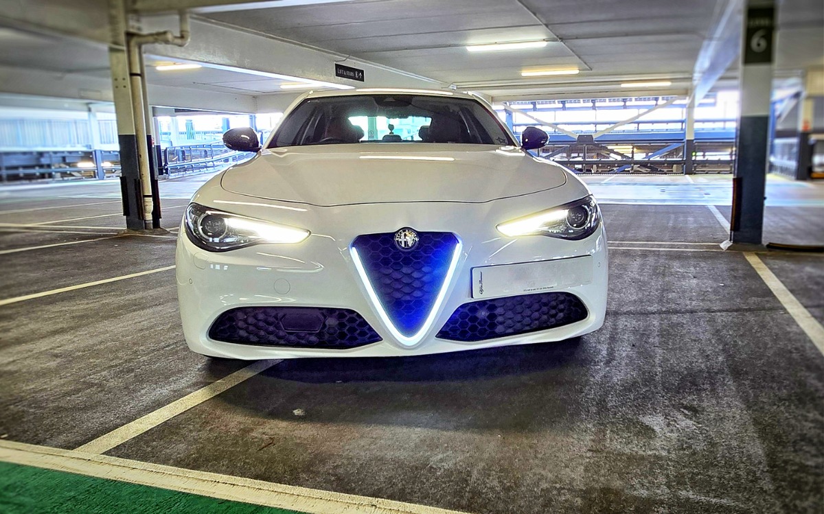 2016 Alfa Romeo Giulia Image 2