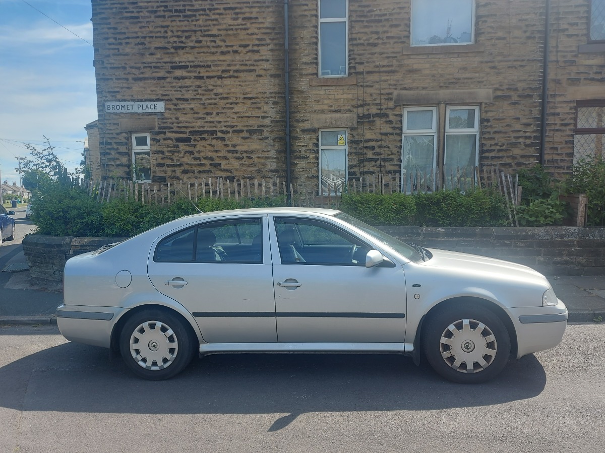 2003 Skoda Octavia Image 2
