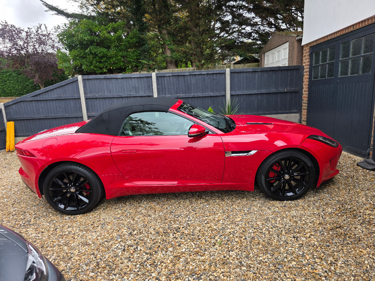2013 Jaguar F-Type Image 2