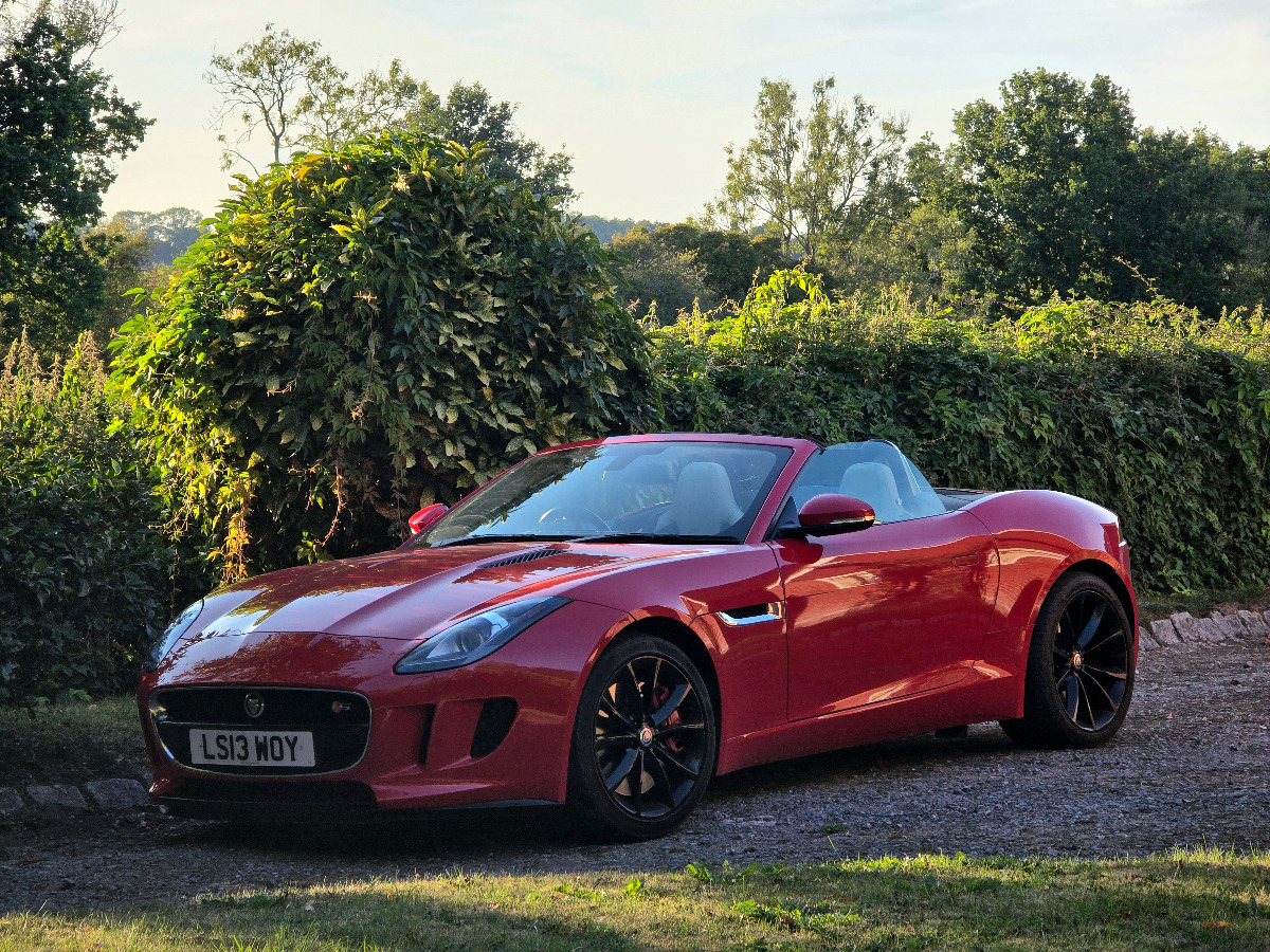 2013 Jaguar F-Type Image 3