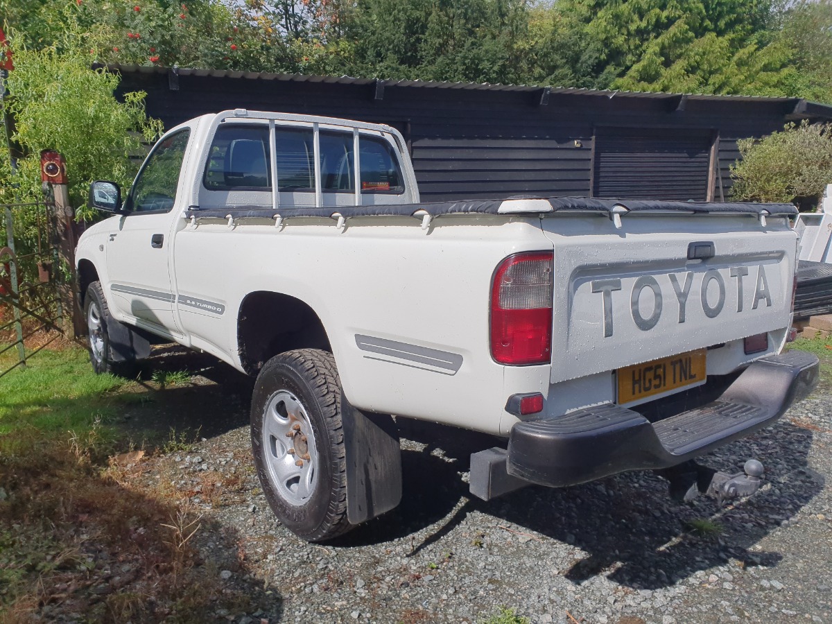 2001 Toyota Hilux Image 3