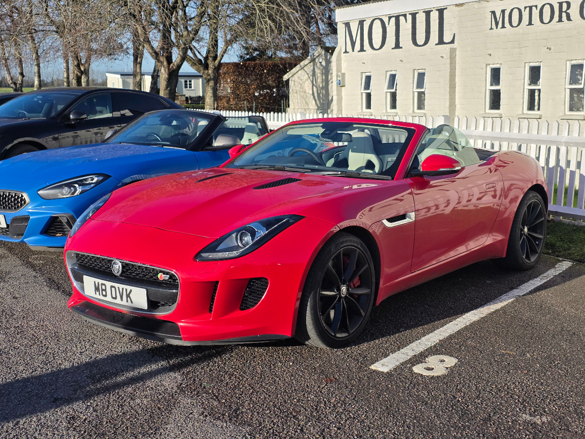 2013 Jaguar F-Type Image 1