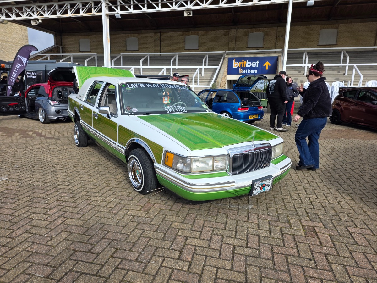 1991 Lincoln Town Car Image 19