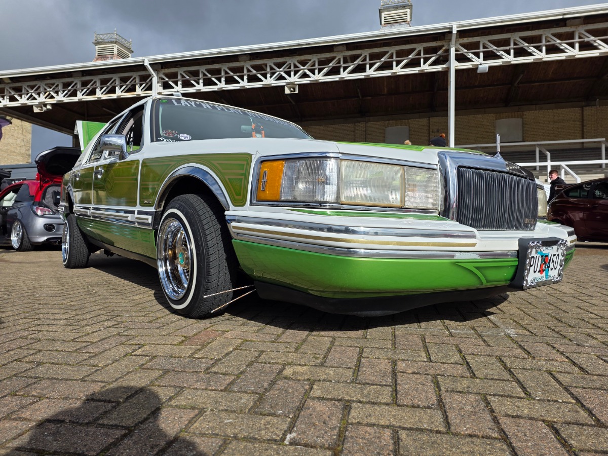 1991 Lincoln Town Car Image 15