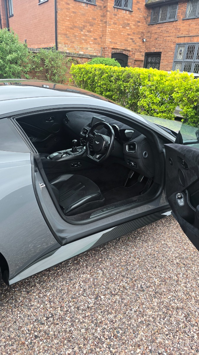 2019 Aston Martin V8 Vantage Image 10