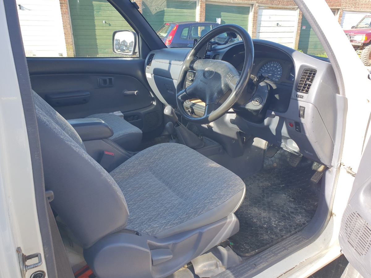 2001 Toyota Hilux Image 7
