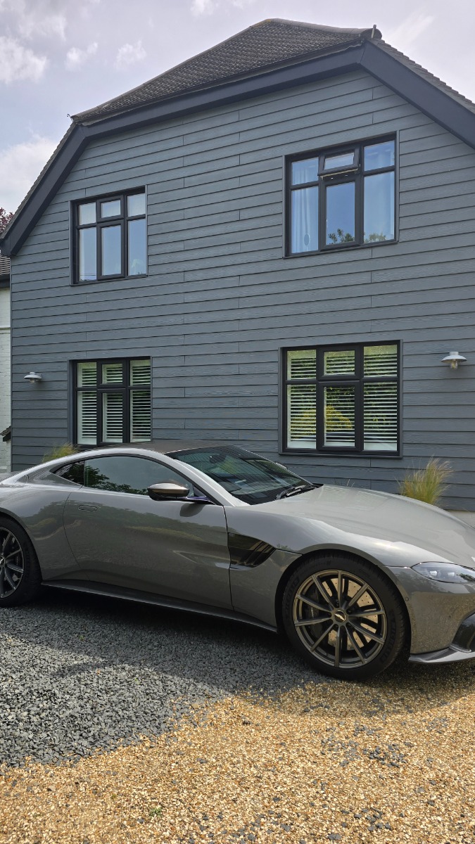 2019 Aston Martin V8 Vantage Image 3
