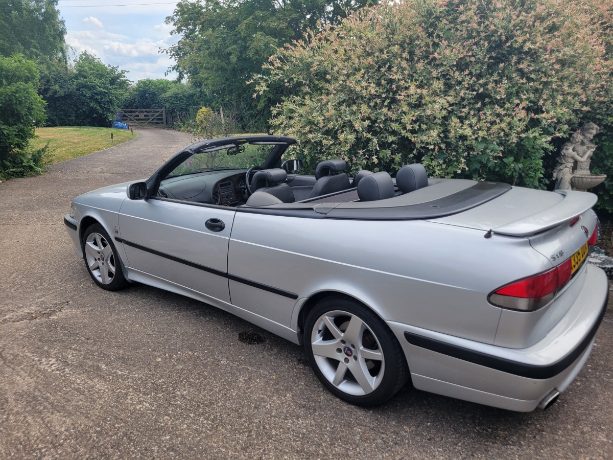 2001 Saab 9-3 Image 2