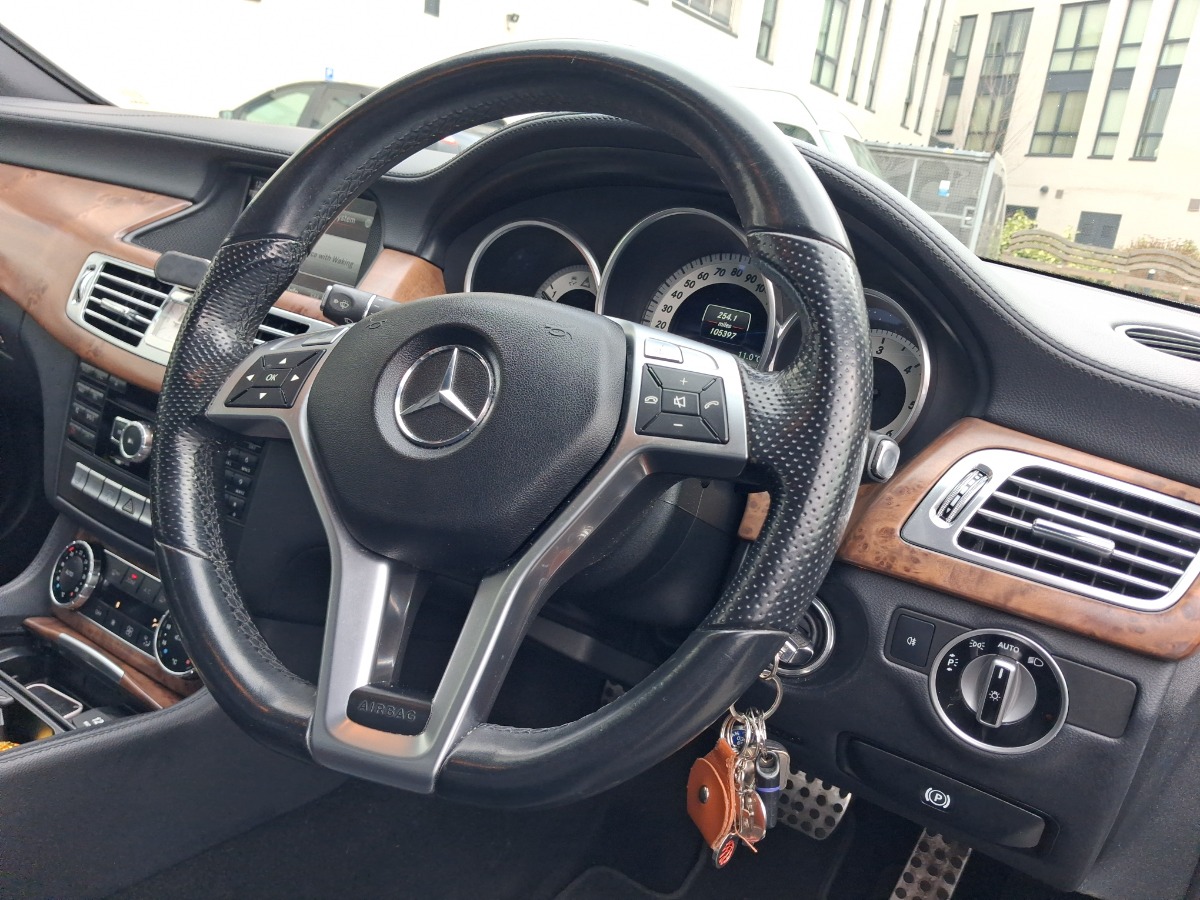 2013 Mercedes-Benz 350SL Image 6