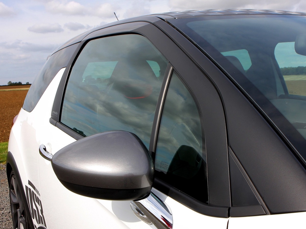 2011 Citroen DS3 Image 2