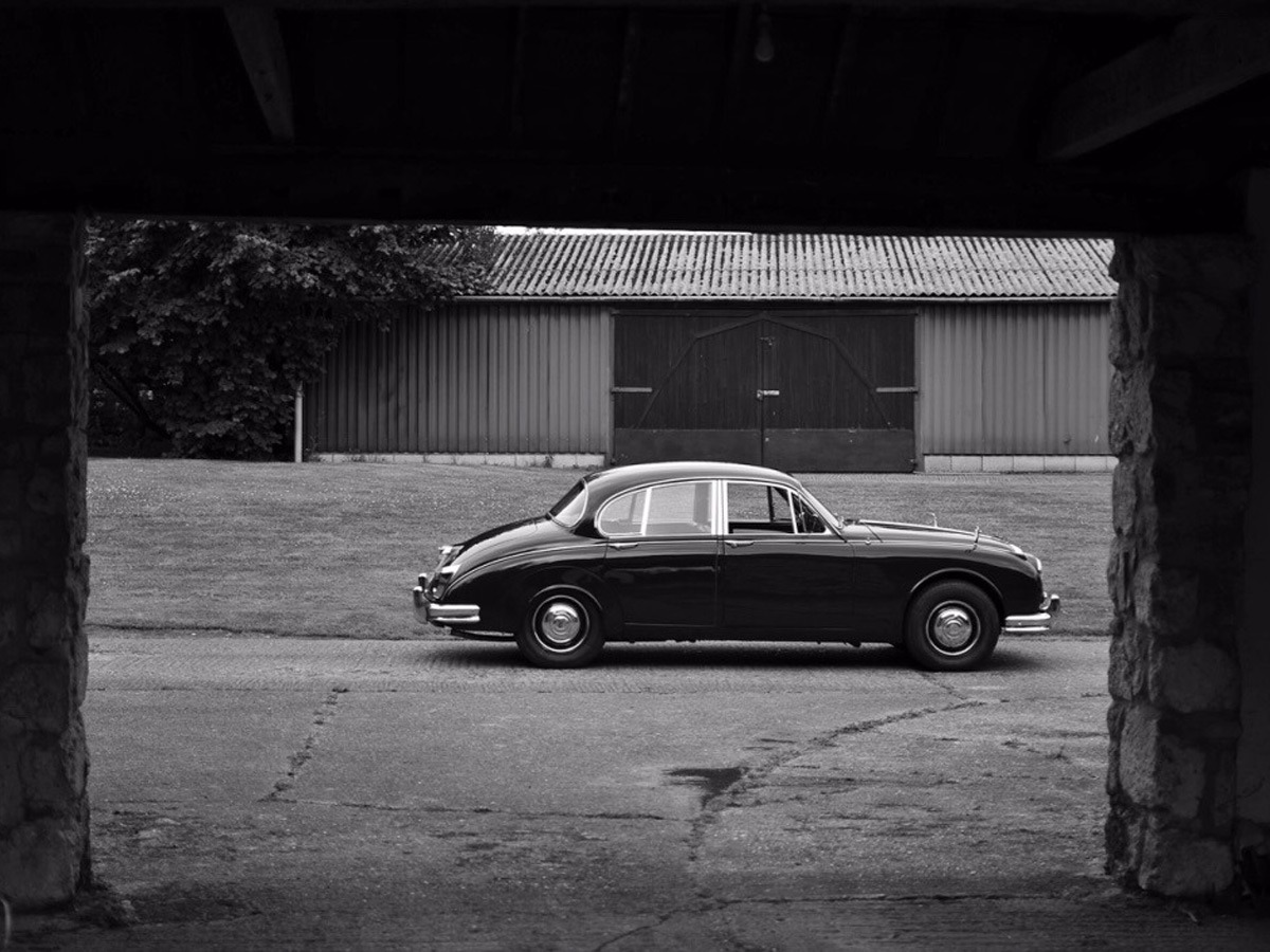 1966 Daimler V8 Image 4