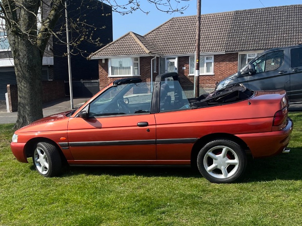 1998 Ford Escort Image 1