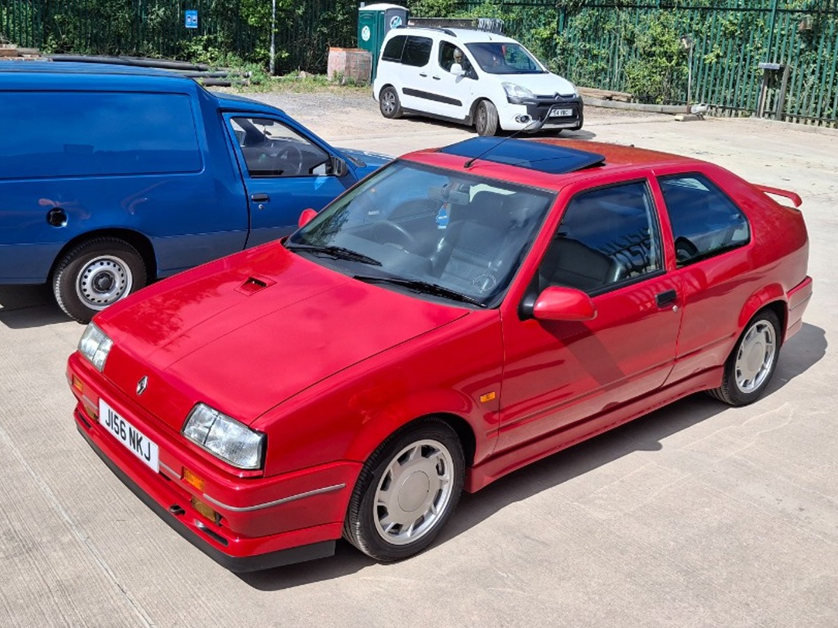 1992 Renault 19 Image 1