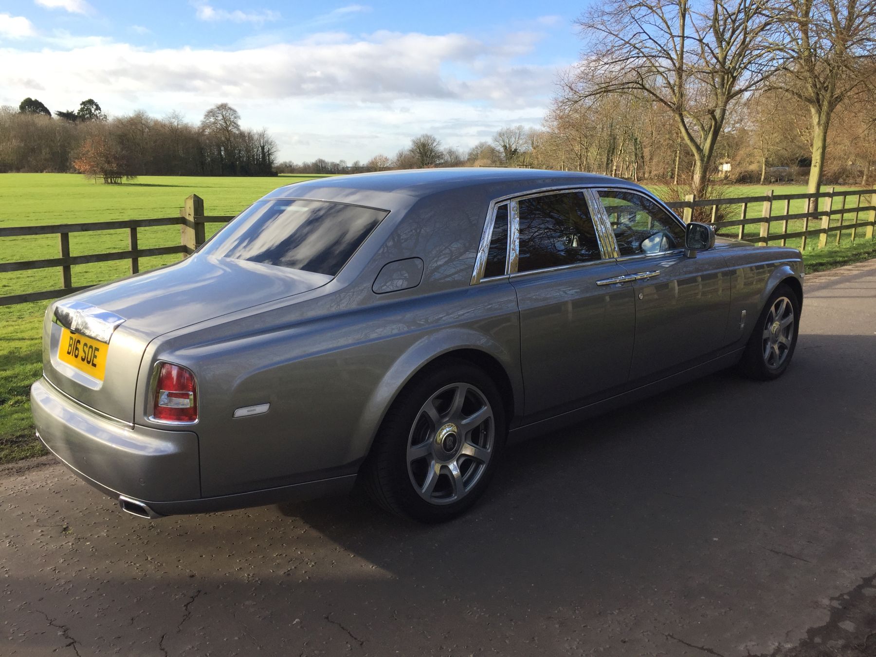 2014 Rolls-Royce Phantom Image 3