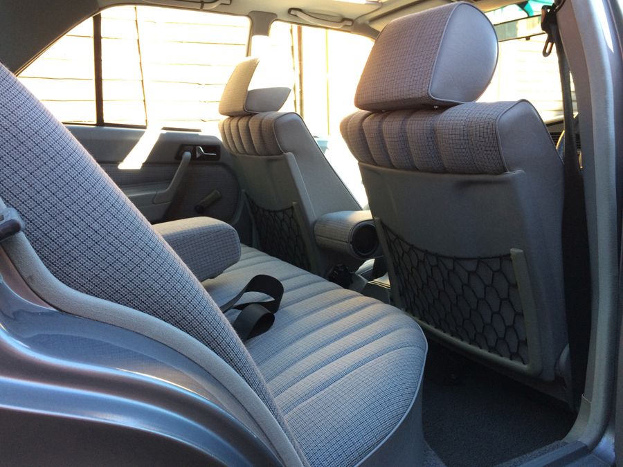 1988 Mercedes-Benz 190E Image 3