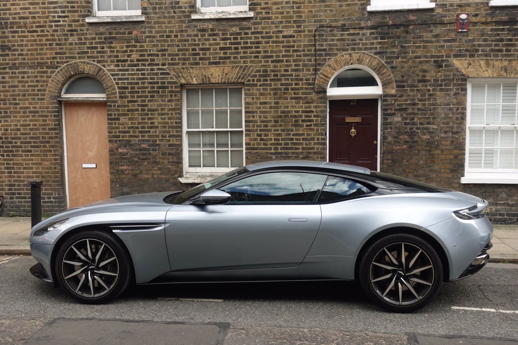 2018 Aston Martin DB11 Image 6