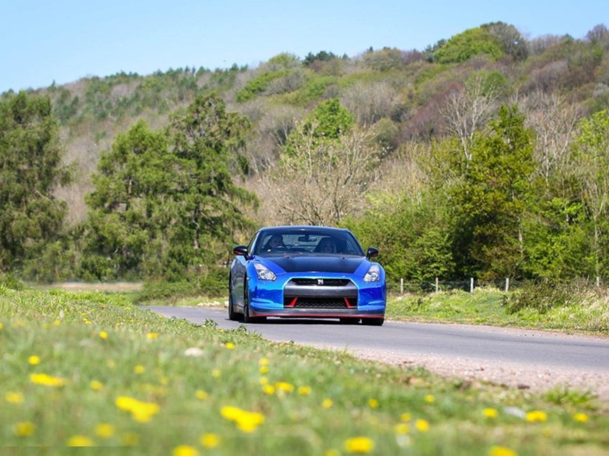 2011 Nissan GT-R Image 3