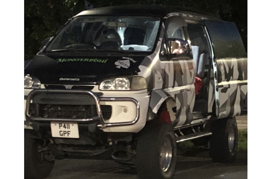 2022 Mitsubishi Delica Image 2