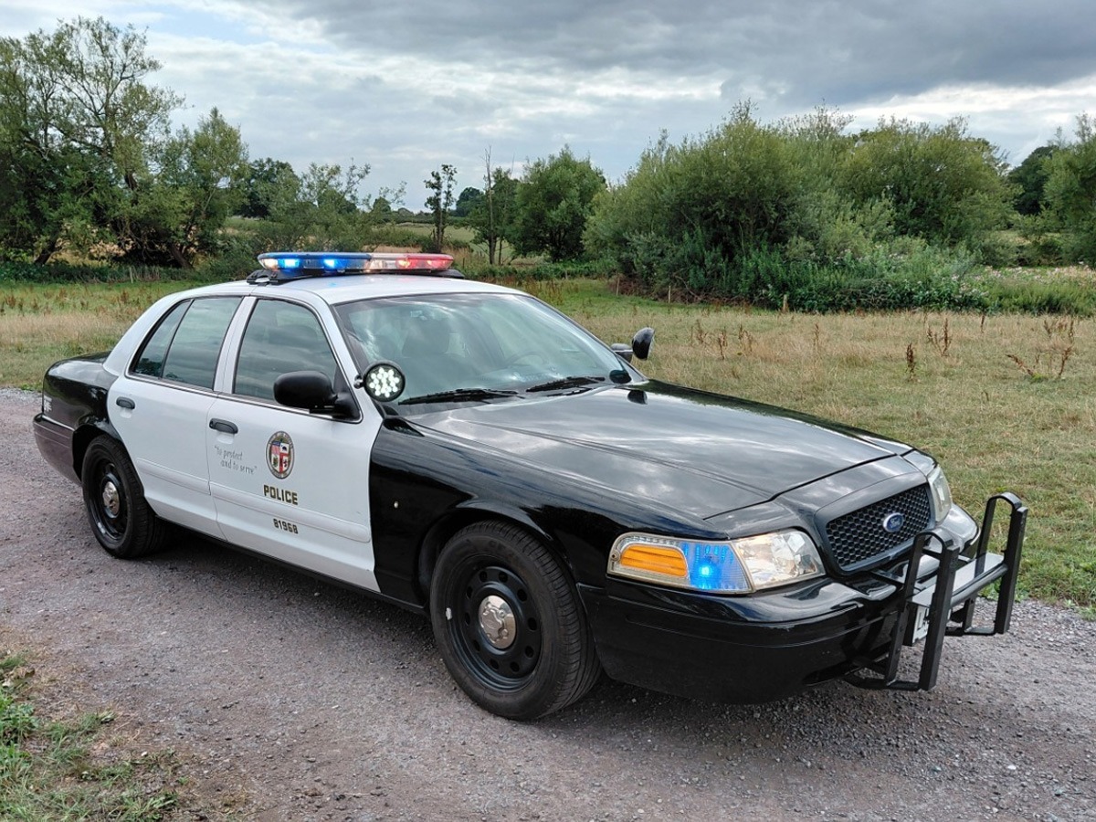 2006 Ford Crown Victoria Image 1