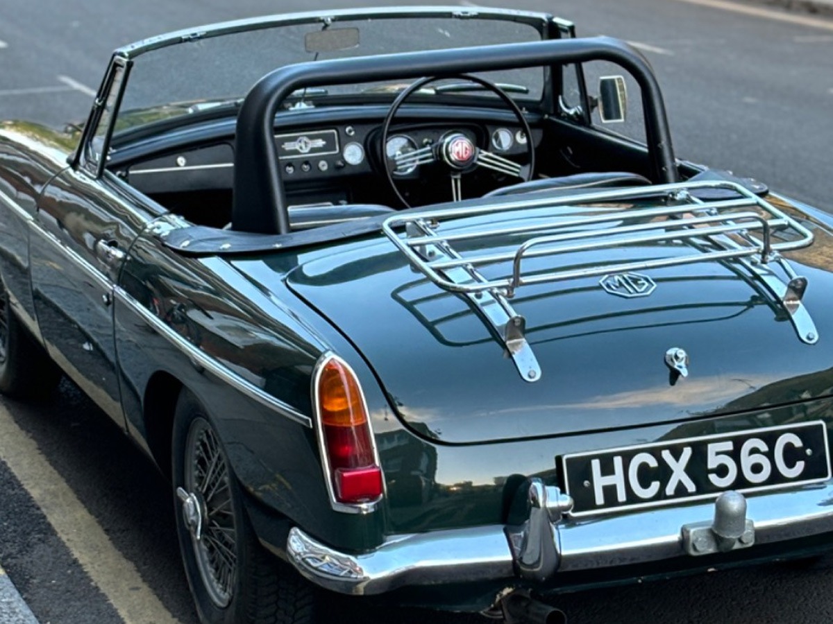 1965 MG B Image 2