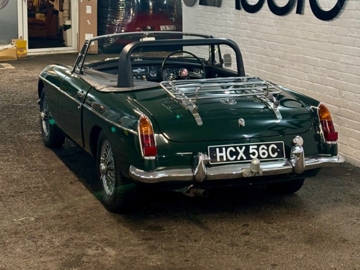 1965 MG B Image 5