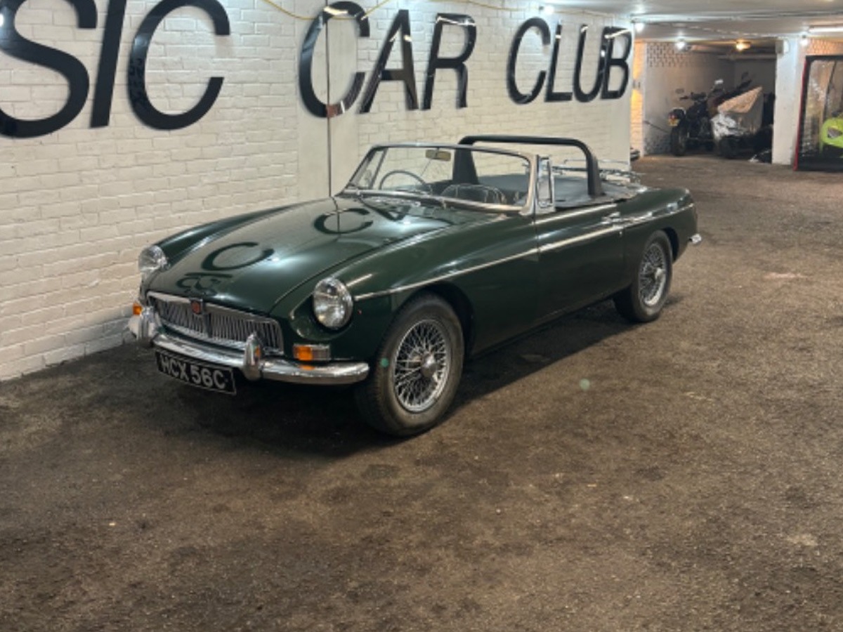 1965 MG B Image 3