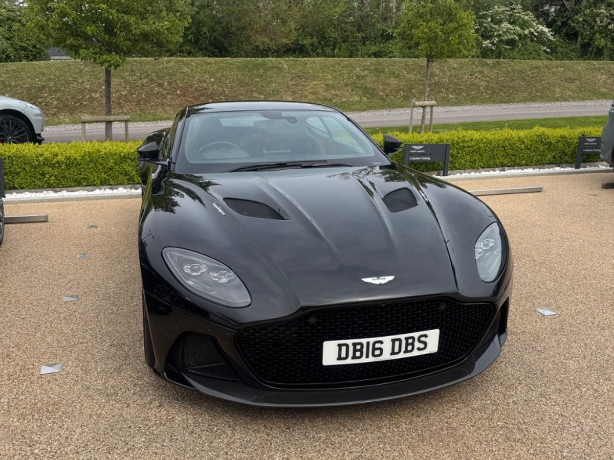 2018 Aston Martin DBS Image 2