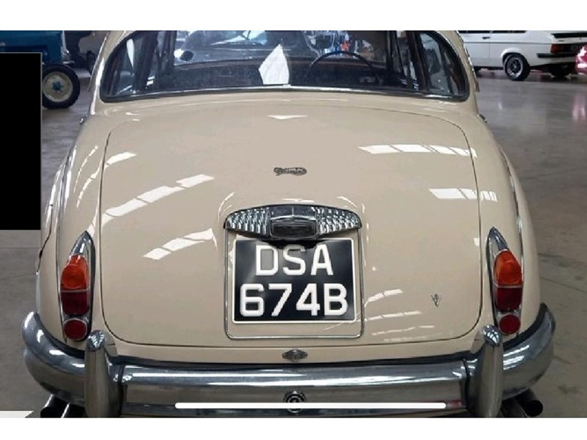 1964 Daimler V8 Image 4