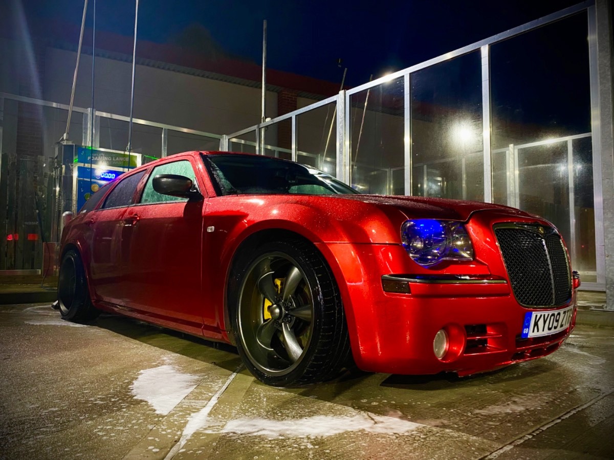 2009 Chrysler 300C Image 1
