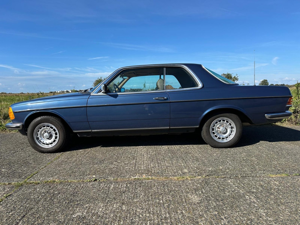 1985 Mercedes-Benz 280 Image 2