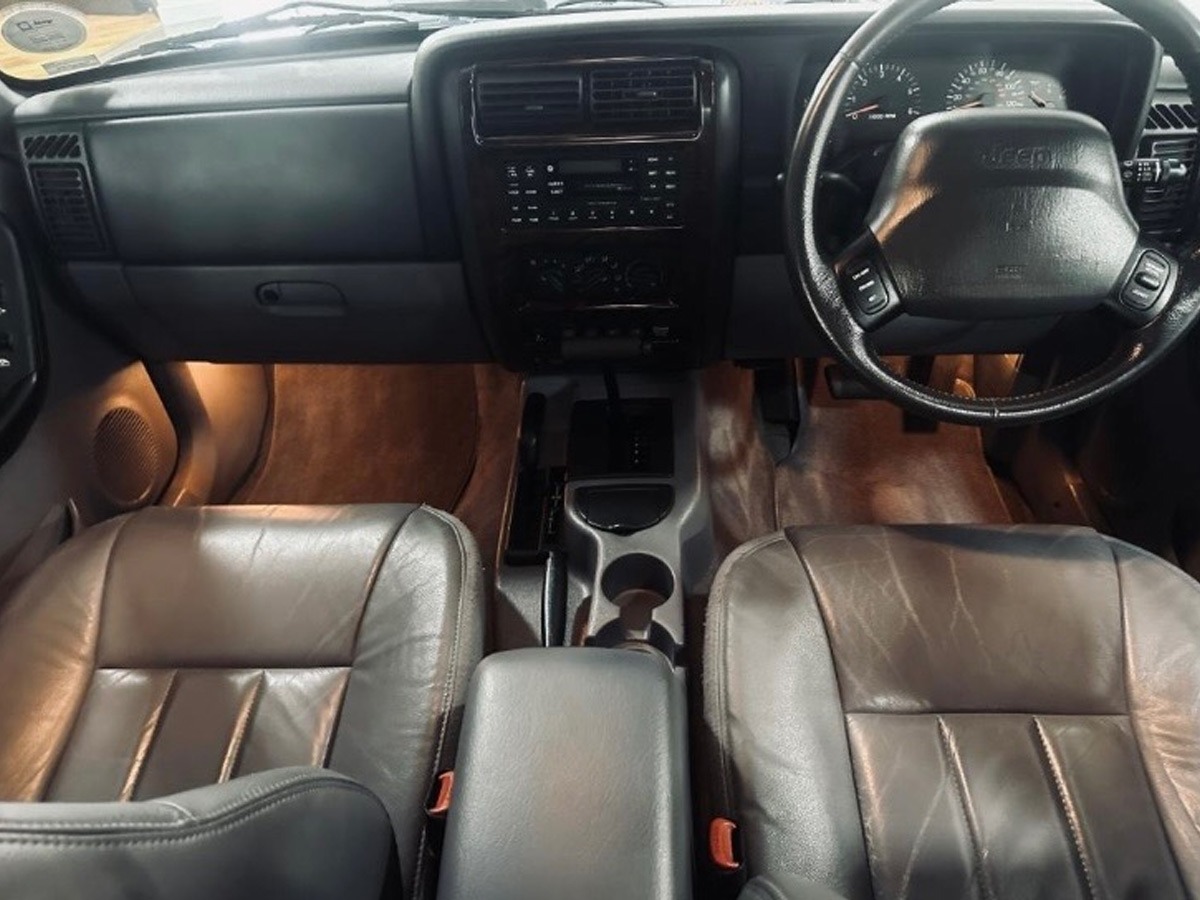 1998 Jeep Cherokee Image 12