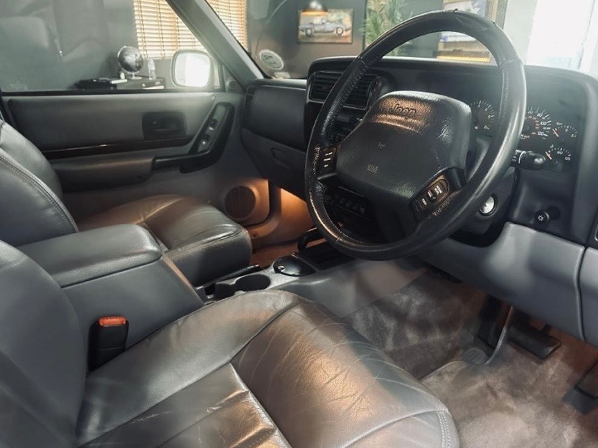 1998 Jeep Cherokee Image 10