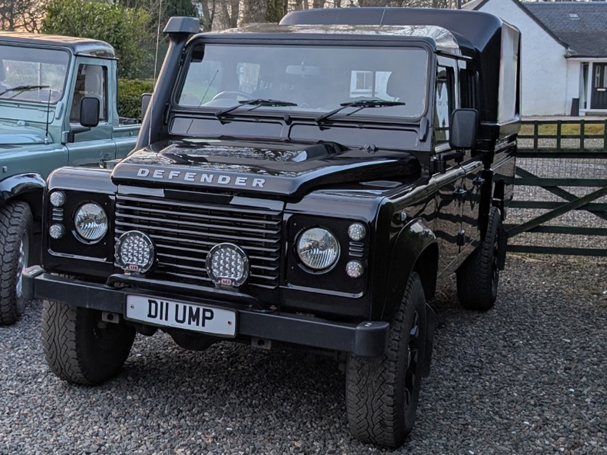 2015 Land Rover Defender Image 1