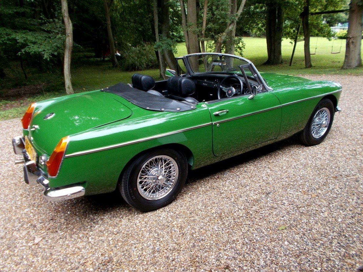 1974 MG B Image 2