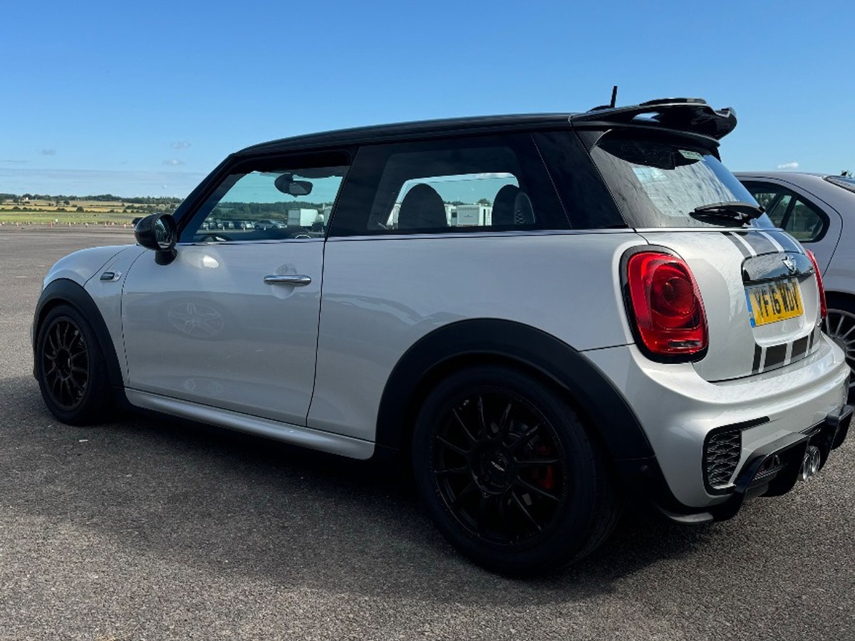 2016 Mini John Cooper Works Image 9