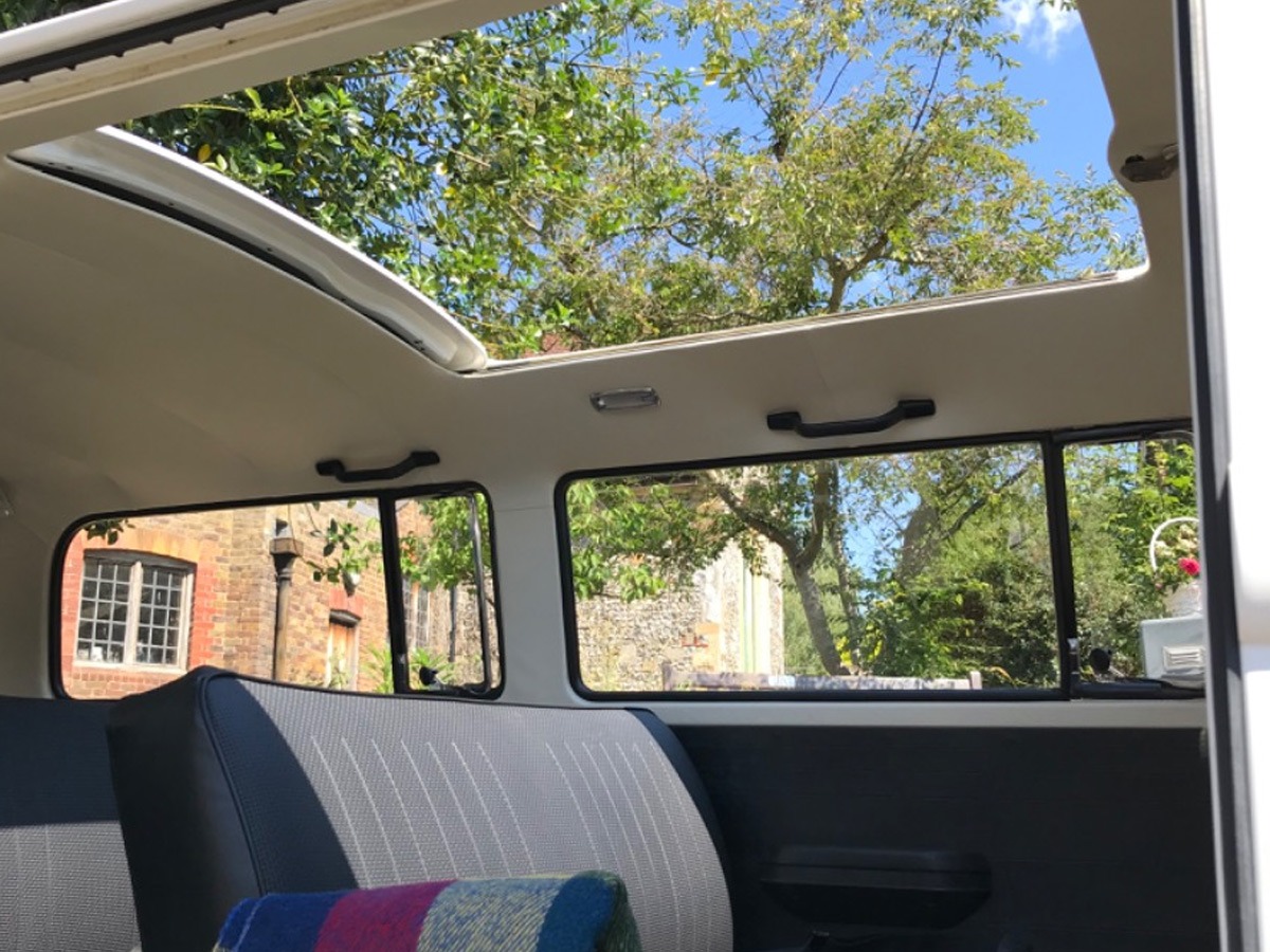 1972 Volkswagen Microbus Image 19